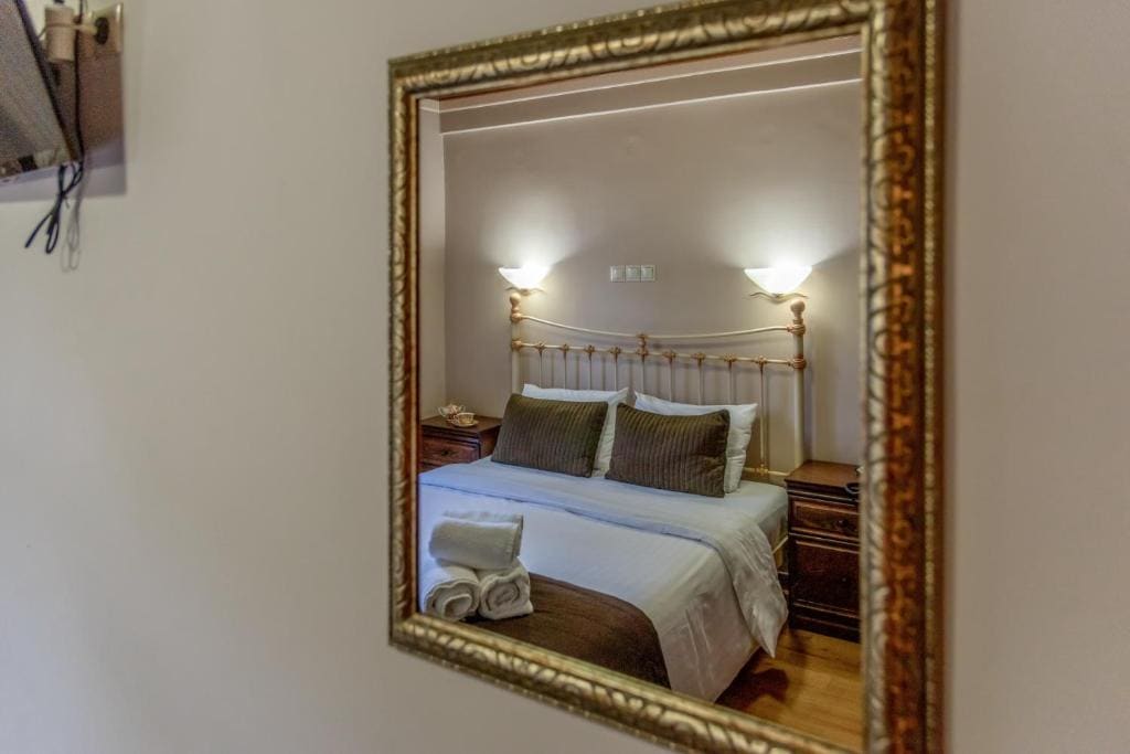 Double or Twin Room with Mountain View room - Image 3
