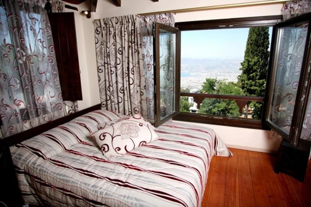 Suite with Fireplace room - Image 2
