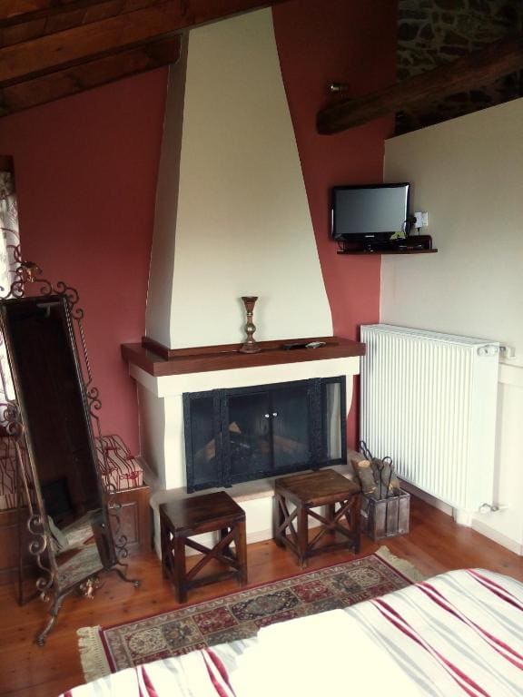 Suite with Fireplace room - Image 1