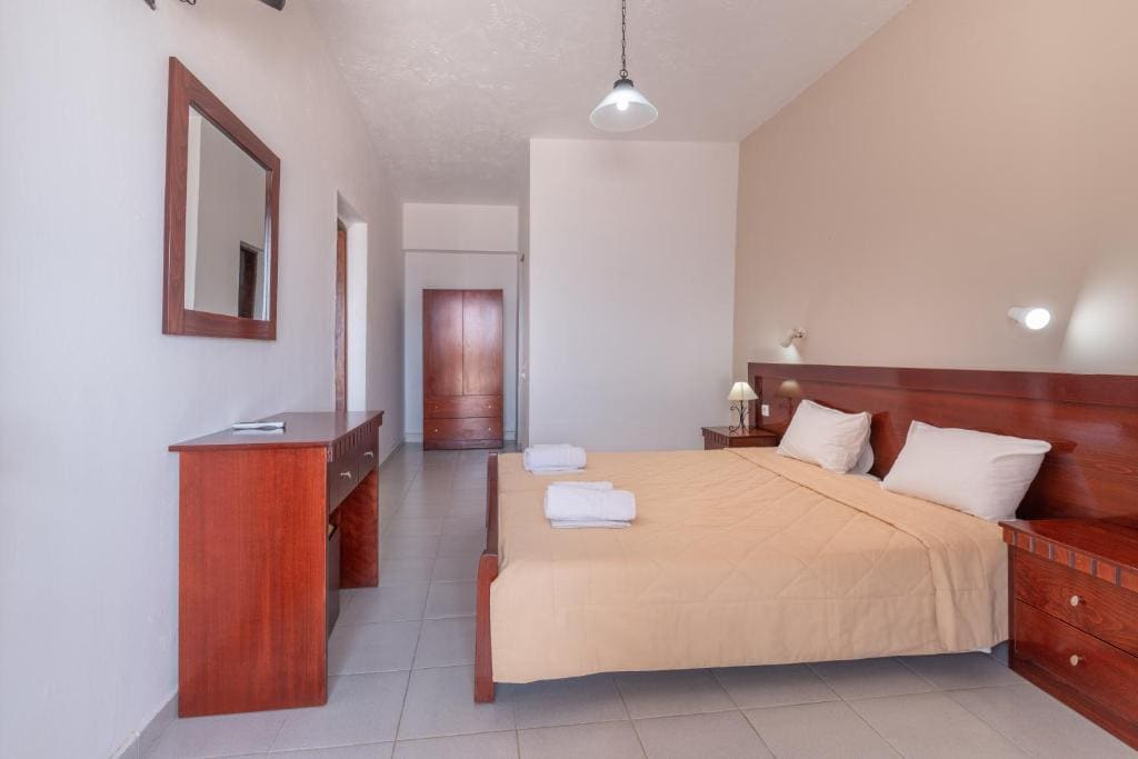 Family Room room - Image 3