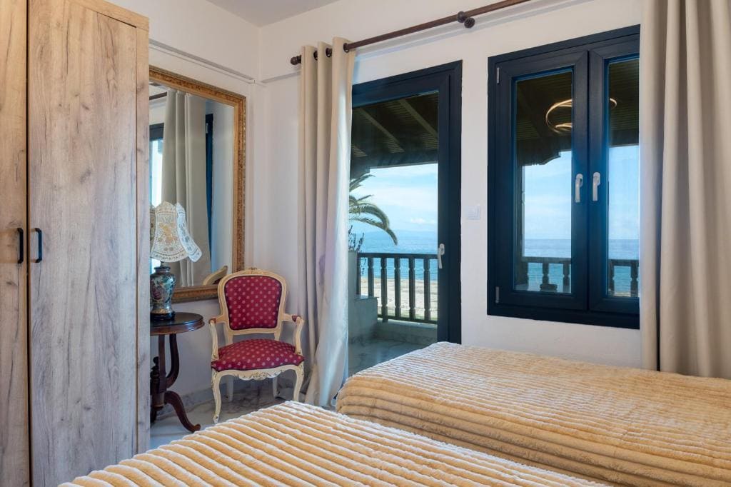 Deluxe Double Room with Sea View room - Image 2