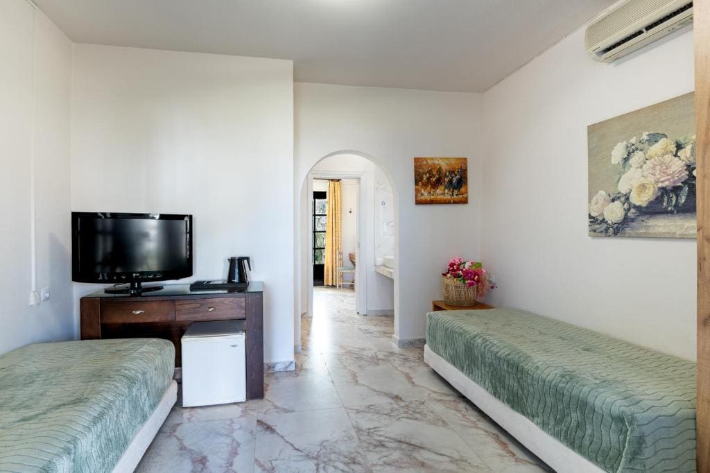 Two Bedroom Garden Collection room - Image 2