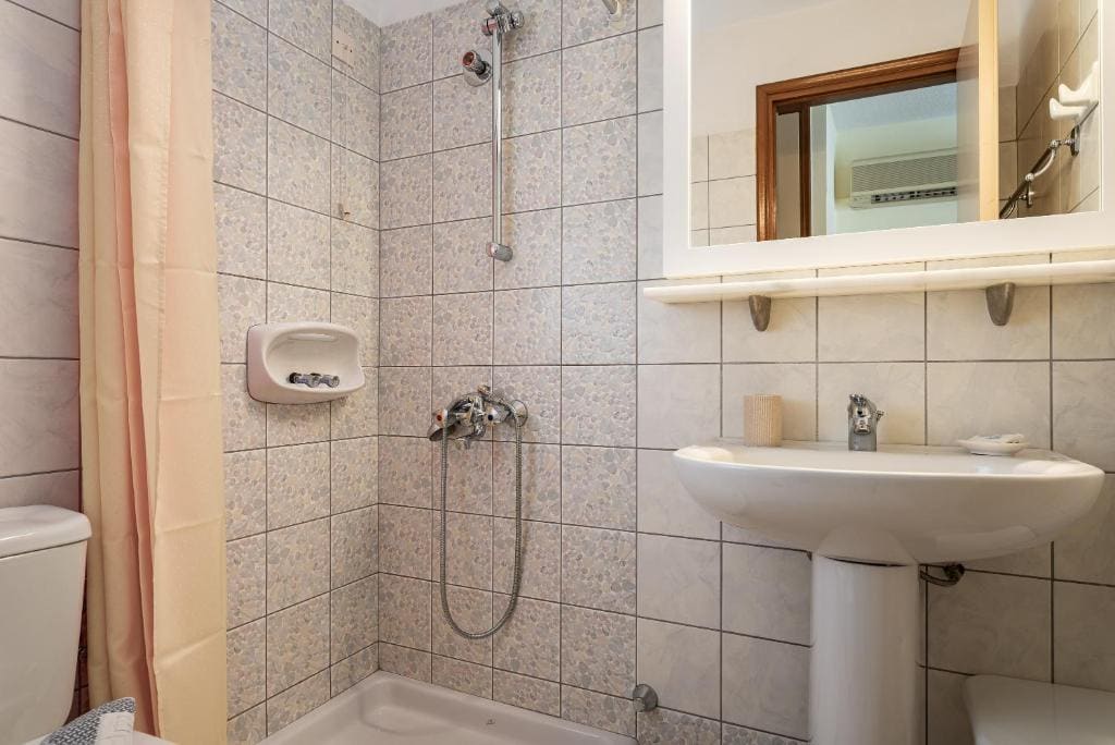 Standard Double or Twin Room room - Image 1