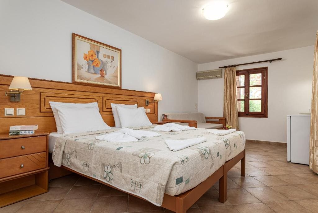 Standard Triple Room room - Image 2