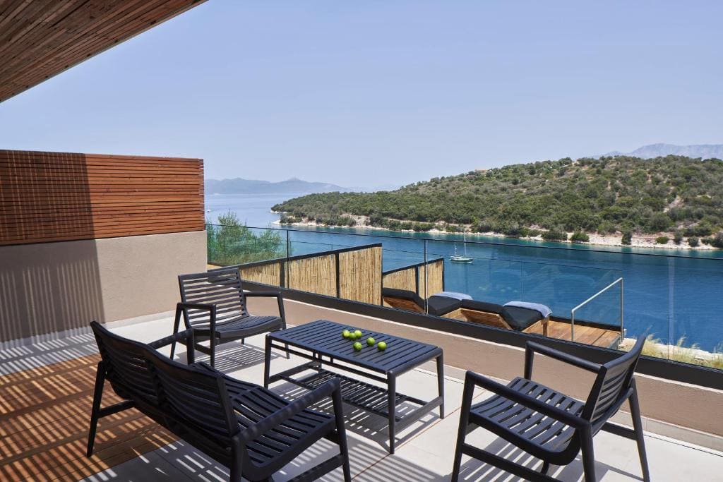Chill Out Unobstructed Sea View Suite - Min Jet Tub room - Image 3
