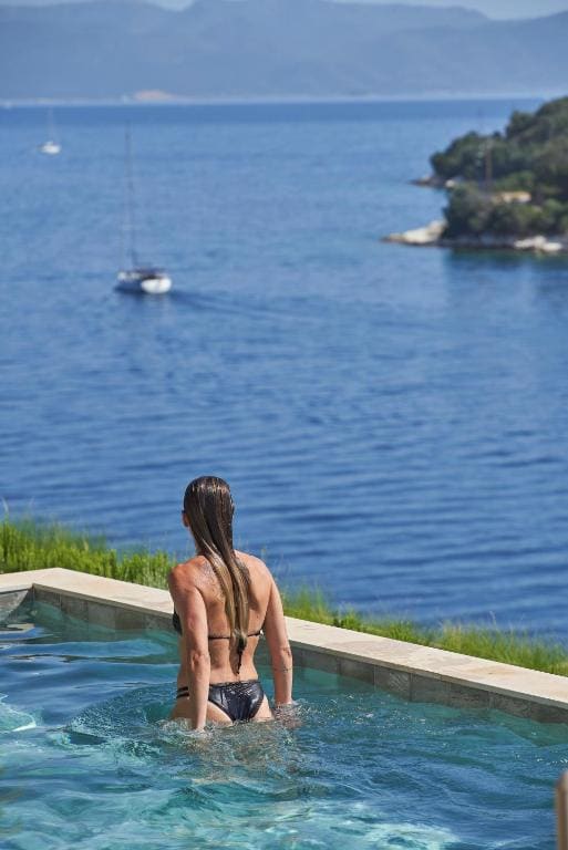 Extreme Wow Unobstructed Sea View Suite - Private Pool room - Image 1