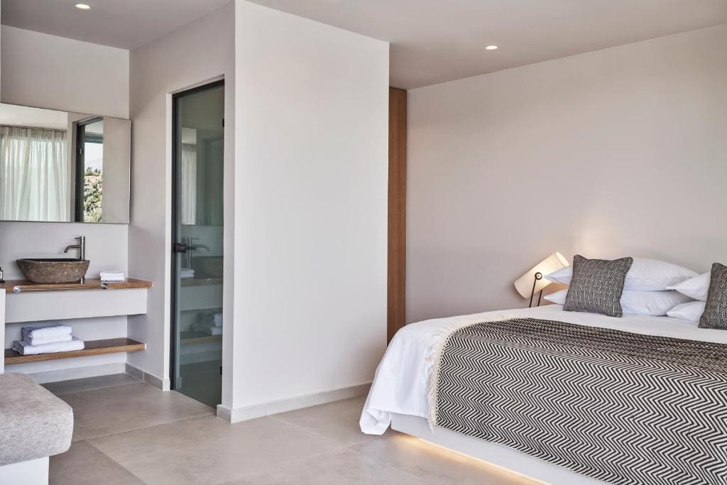 Rock Star Unobstructed Sea View Suite - Private Pool room - Image 3