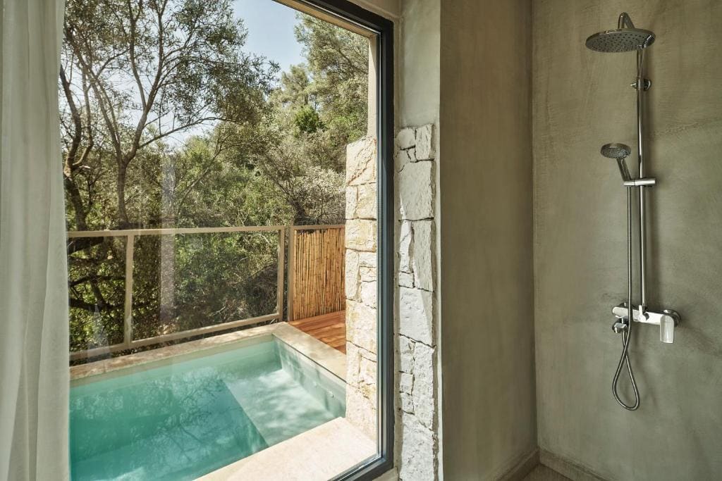 Wow Unobstructed Sea View Suite - Mini Pool room - Image 2