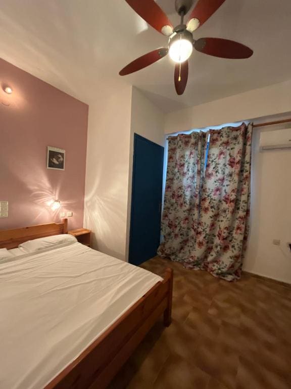 Single Room with Private Bathroom room - Image 3