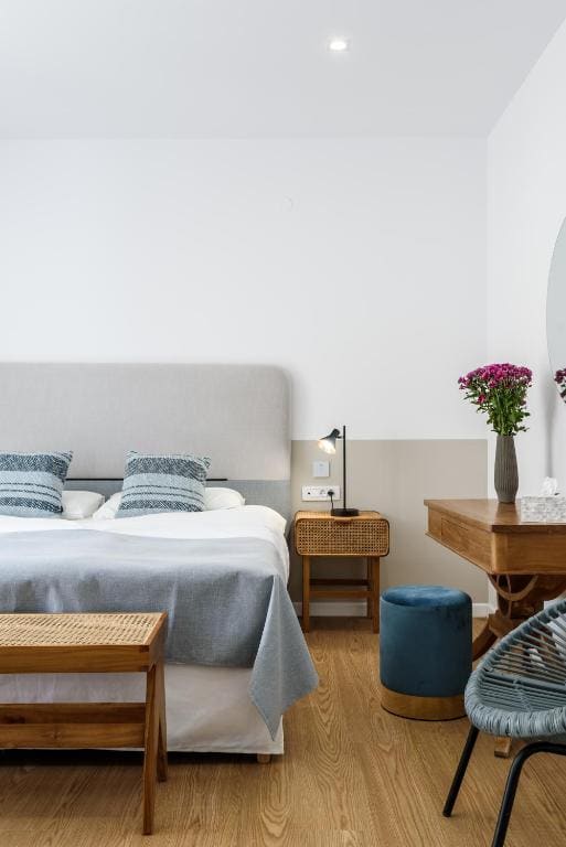 Deluxe Double Room with Balcony room - Image 3