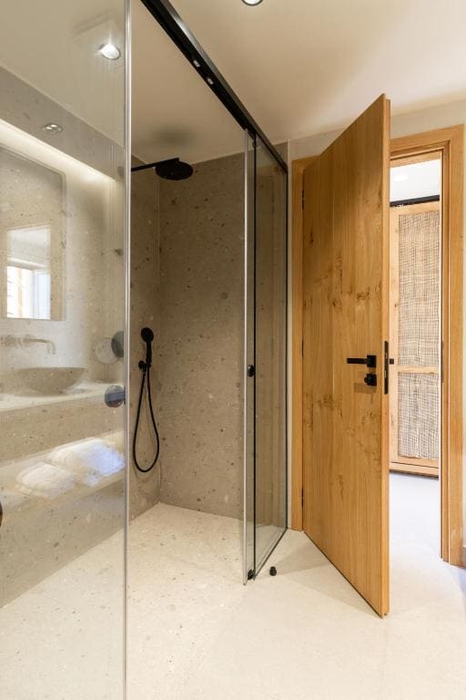 Junior Suite Sea Front with Private Pool room - Image 1