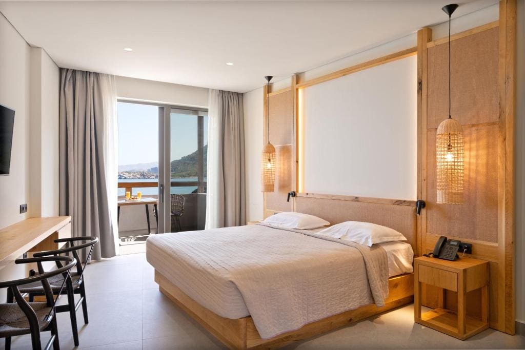 Junior Suite Sea Front room - Image 3