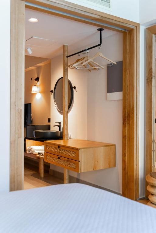 One-Bedroom Suite with Side Sea View room - Image 3