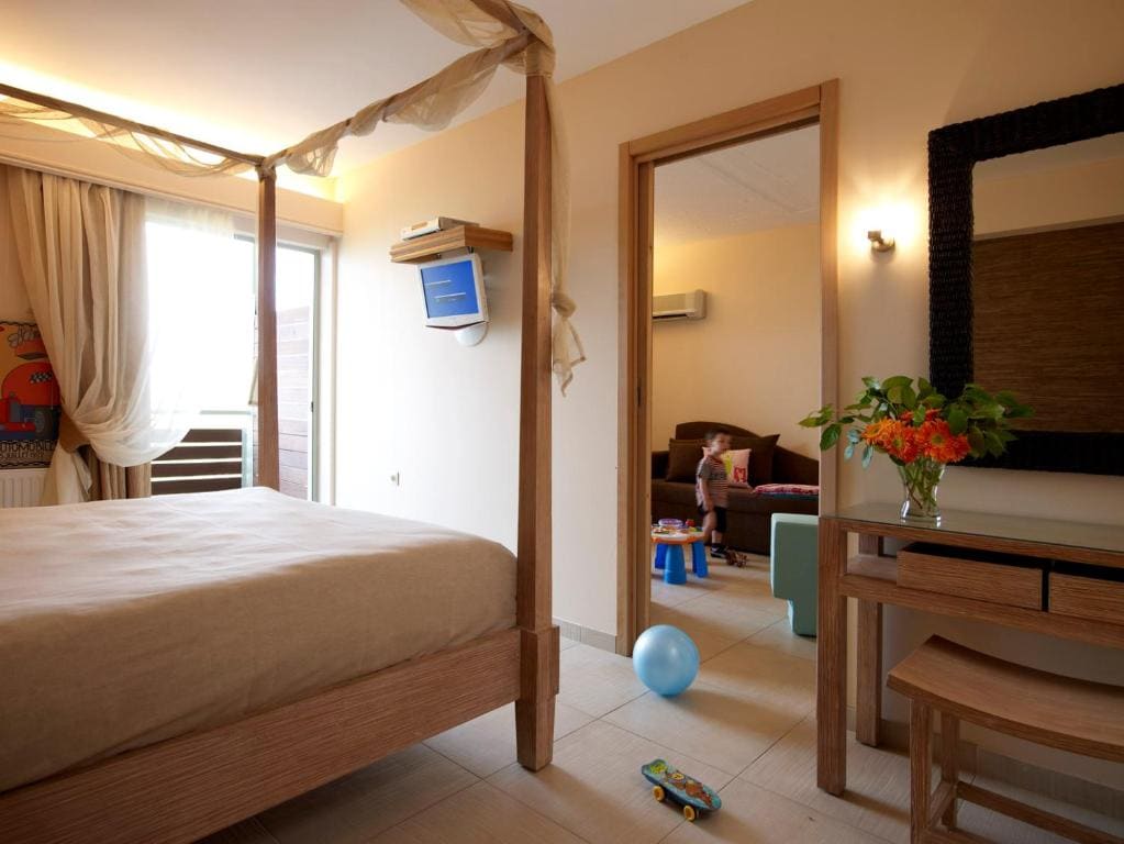 Superior Suite with Sea View room - Image 3