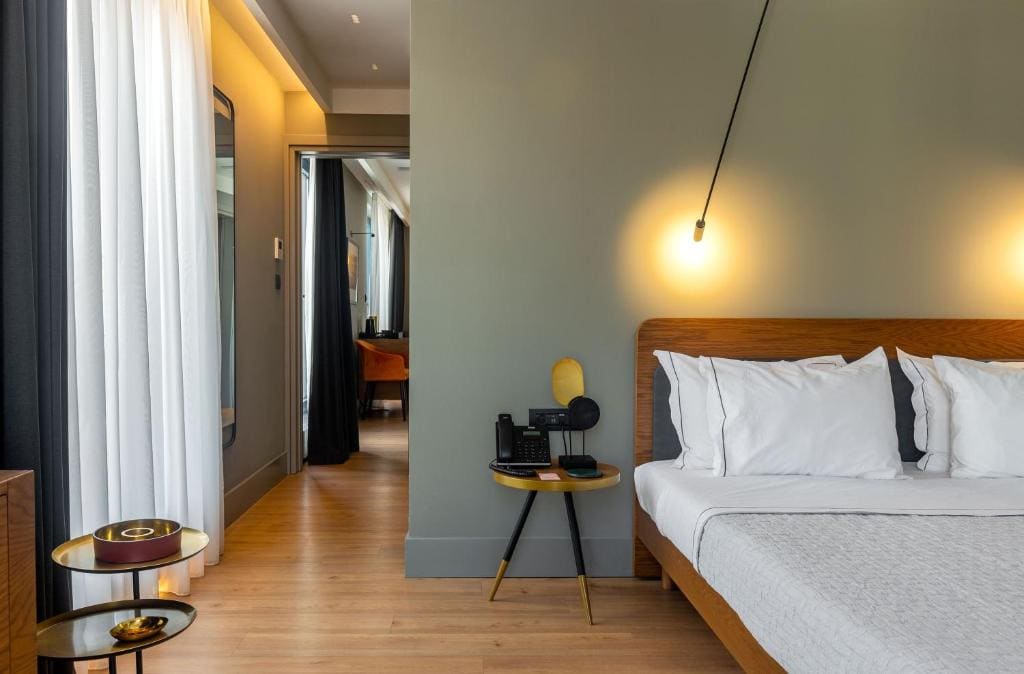 Signature Suite - 4 Person - Balcony - Acropolis View room - Image 3