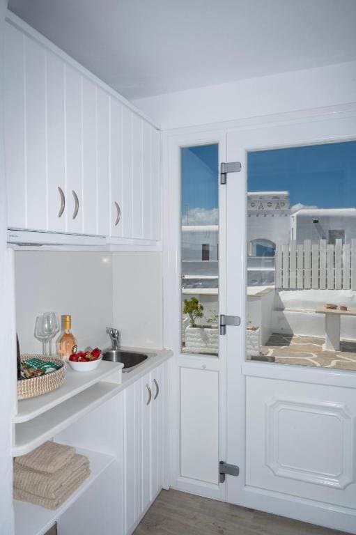 Double Room with Patio room - Image 2
