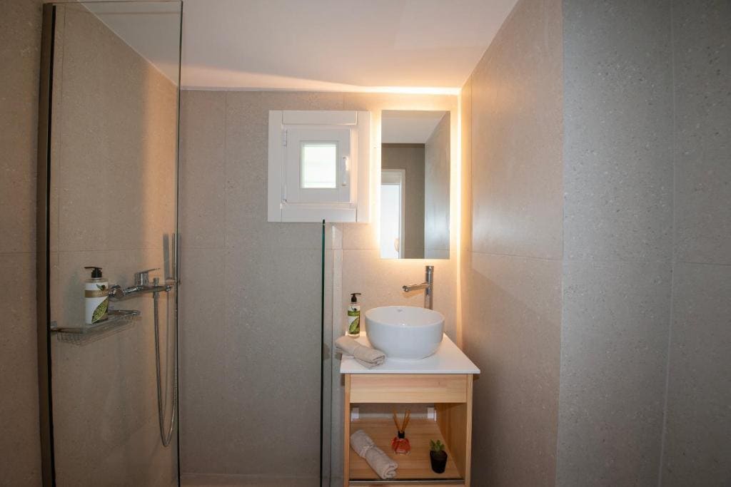 Superior Family Room room - Image 3