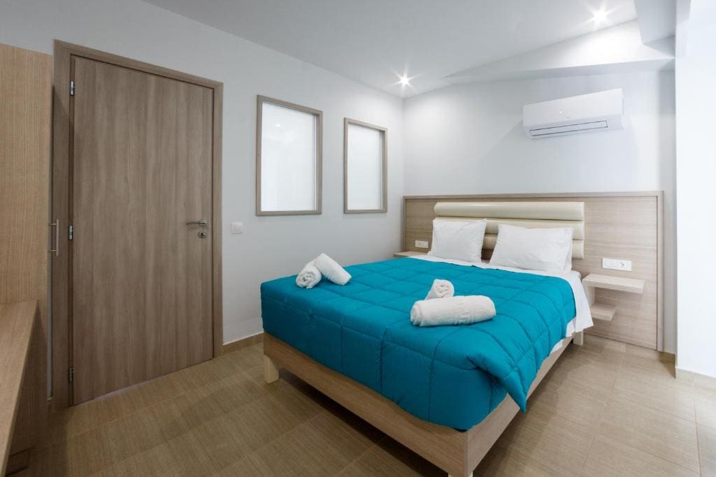 Family Room with Balcony room - Image 2