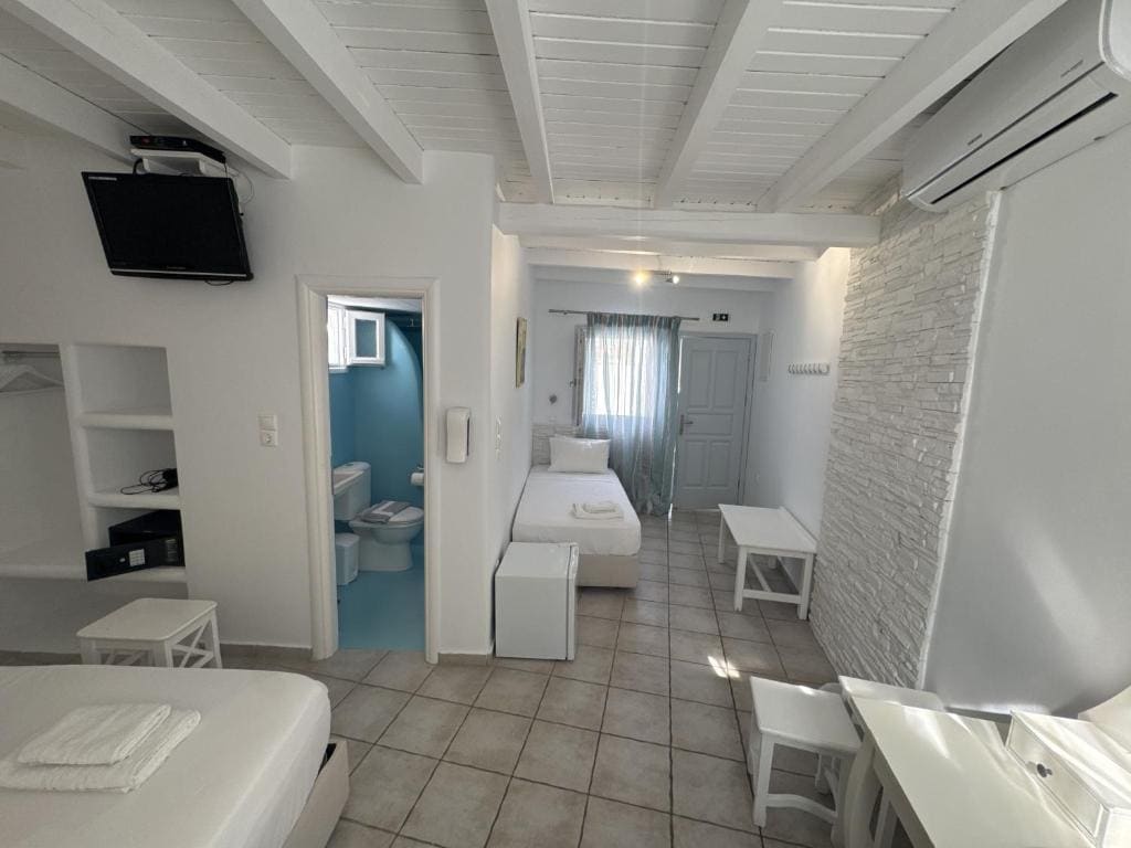 Classic Triple Room room - Image 1
