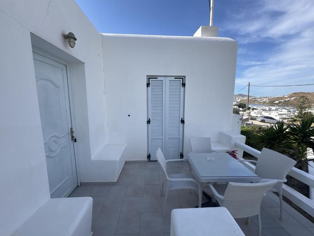 Family Apartment with Partial Sea View room - Image 3