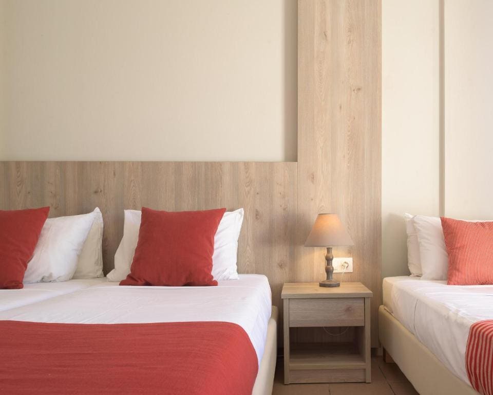 Standard Double or Twin Room with Balcony room - Image 3