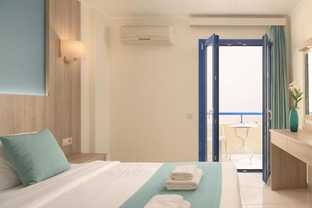 Superior Double or Twin Room room - Image 3