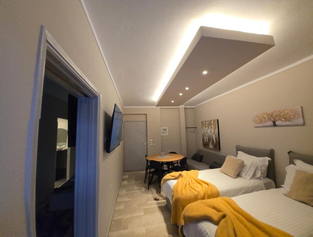 Deluxe Quadruple Room room - Image 2