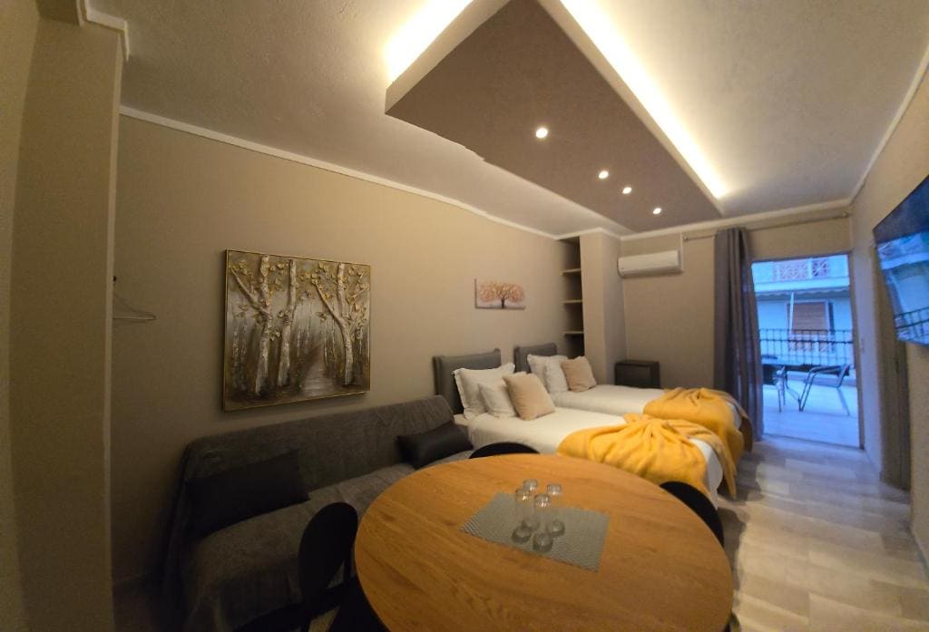 Deluxe Quadruple Room room - Image 3