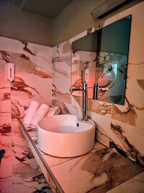 Double Room with Balcony room - Image 1