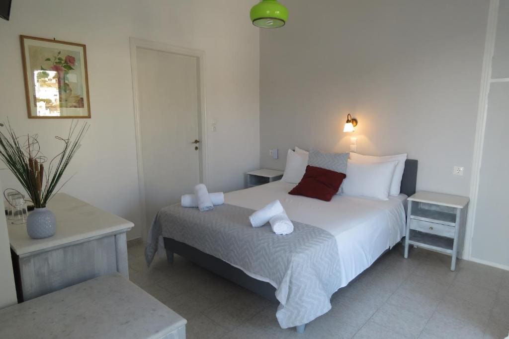 Double or Twin Room with Side Sea View room - Image 3