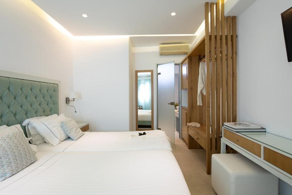 Cozy Double or Twin Room with Common Patio room - Image 1