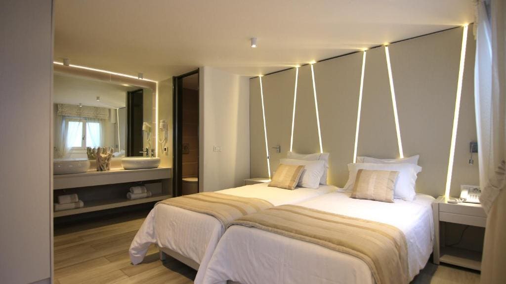 Cozy Small Double or Twin Room No-View room - Image 1