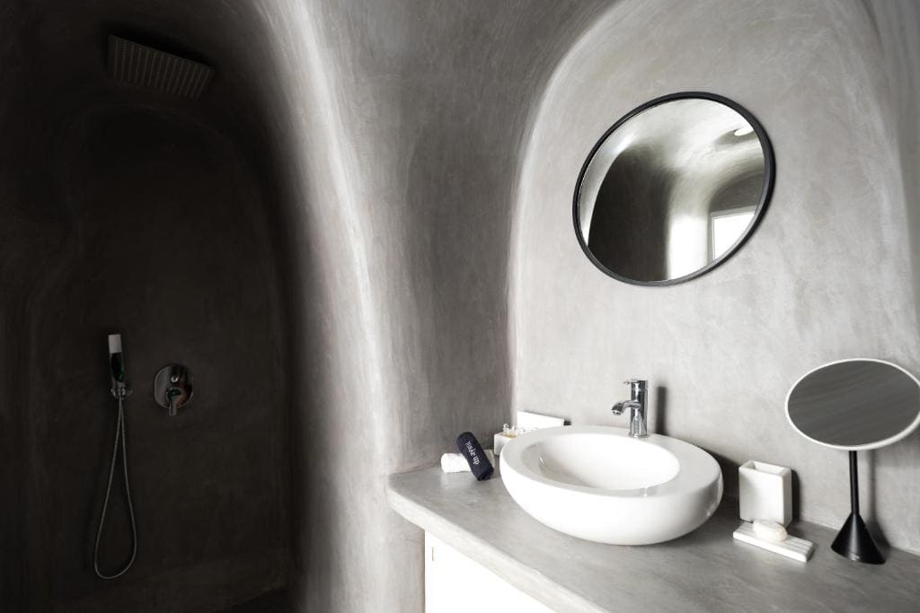 Cave Suite with Sea View room - Image 3
