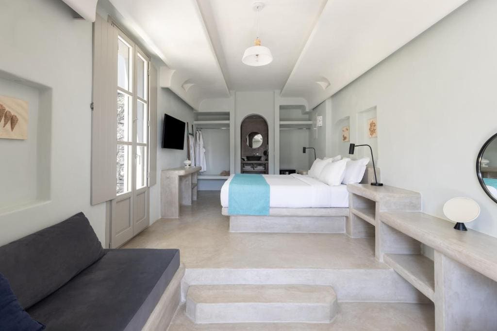 Deluxe Suite with Sea View and Outdoor Hot tub room - Image 2