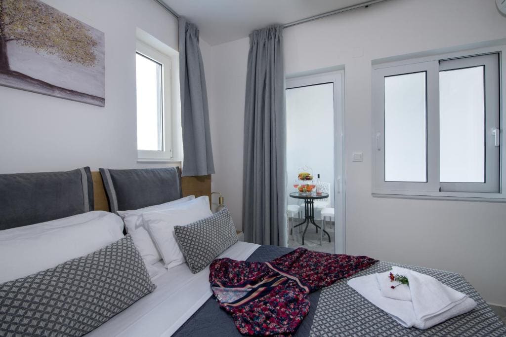 Single Room with Balcony room - Image 1