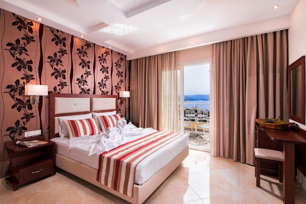 Deluxe Double Room with Sea View room - Image 2