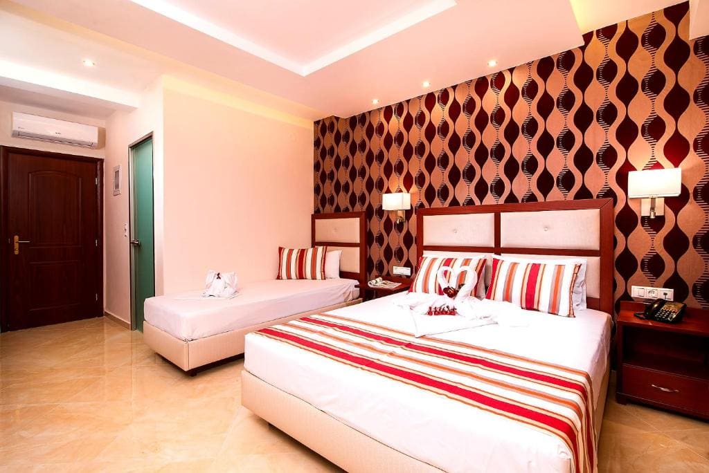 Deluxe Triple Room with Sea View room - Image 1