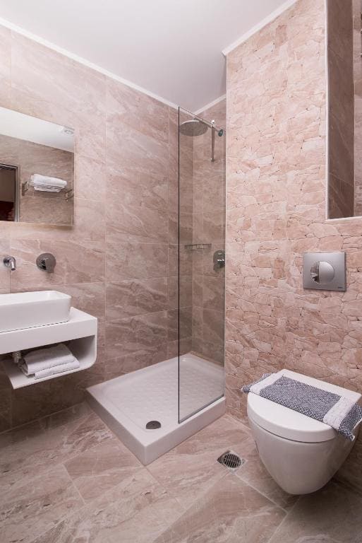 Deluxe Triple Room with Sea View room - Image 2