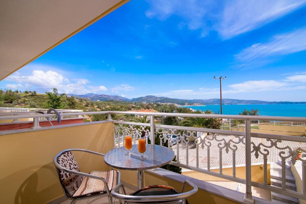 Standard Double Room with Sea View room - Image 3