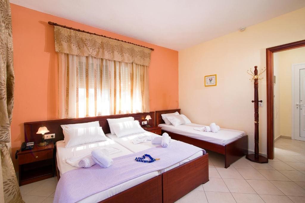 Standard Triple Room with Sea View room - Image 2