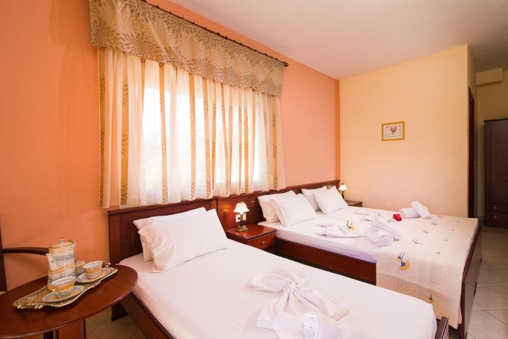 Standard Triple Room room - Image 3