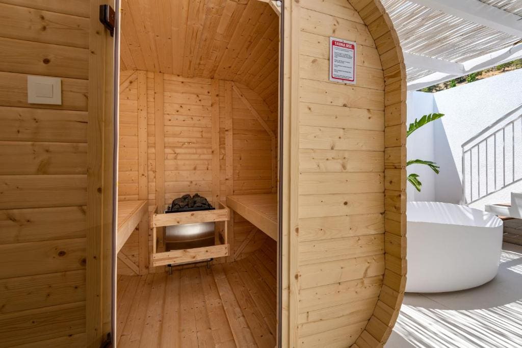 Beachfront Wellness Suite with Mini Pool room - Image 1