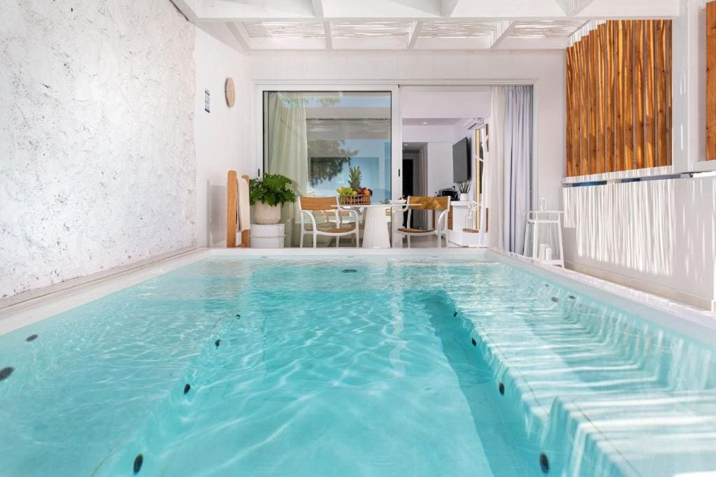 Beachfront Wellness Suite with Mini Pool room - Image 3