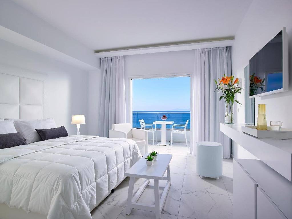 Double Room with Sea View room - Image 1