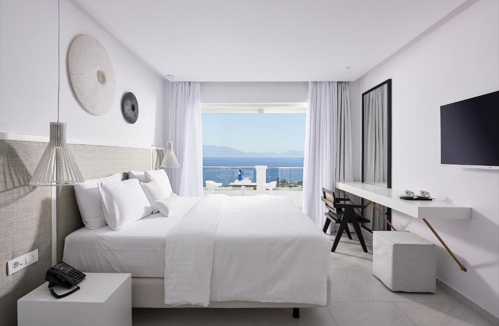 Premium Junior Suite Sea View room - Image 3
