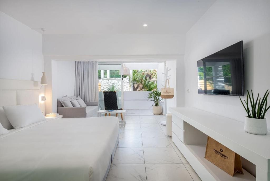 Wellness Suite with Mini Pool & Garden room - Image 2