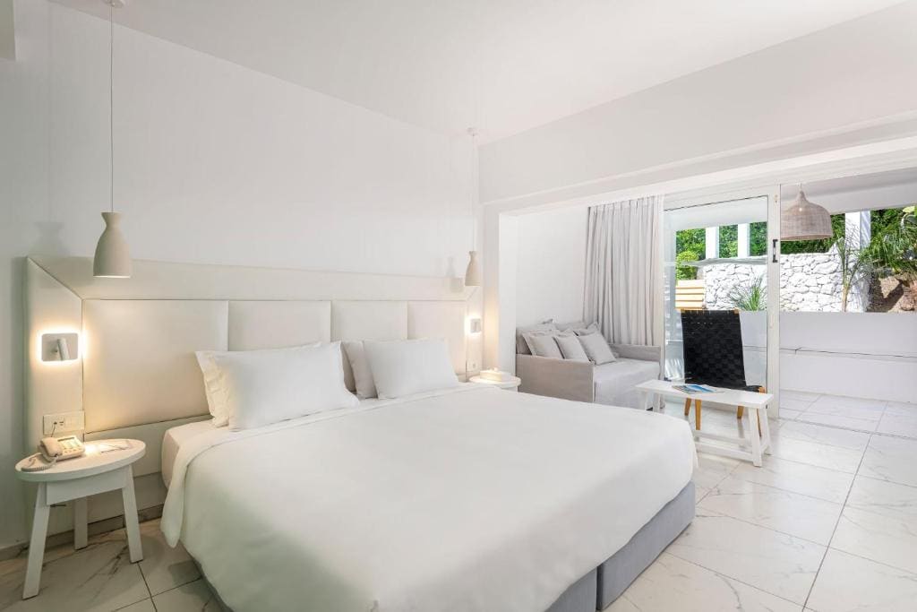 Wellness Suite with Mini Pool & Garden room - Image 1