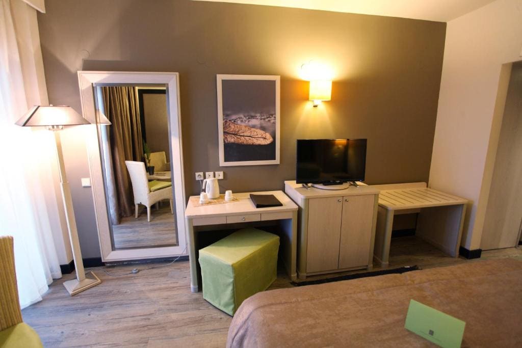 Classic Double Room with Land View room - Image 3