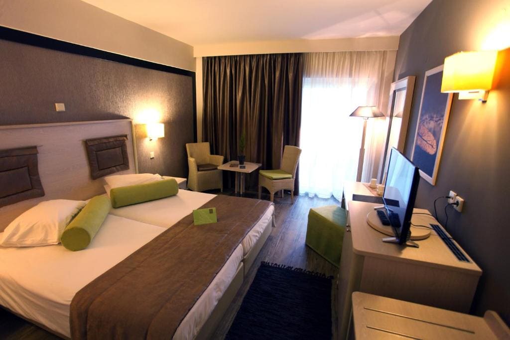 Classic Double Room with Land View room - Image 2