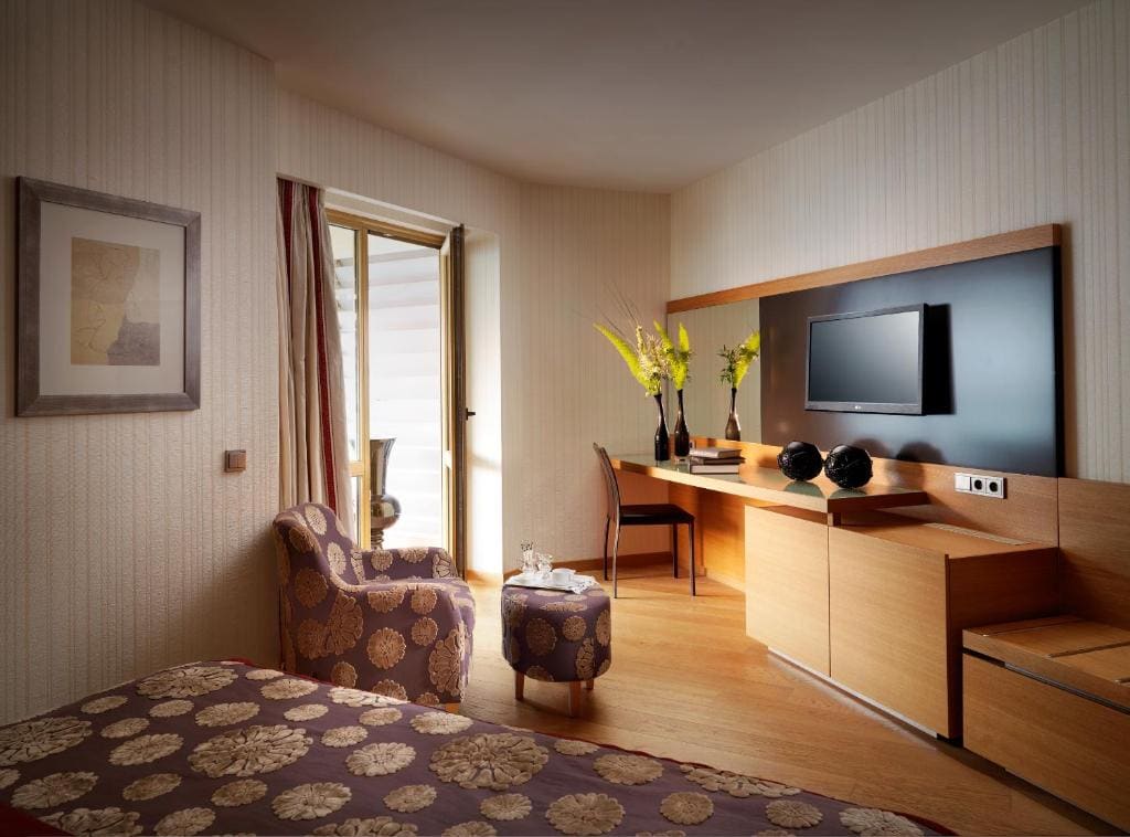 Superior Double or Twin Room room - Image 2